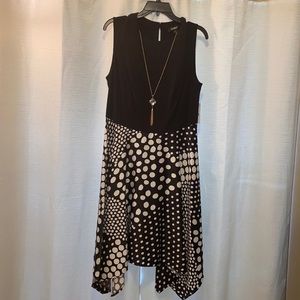 Black and White Sleeveless Flare fitted